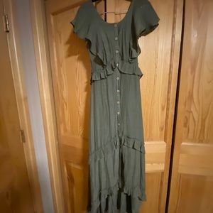 Beautiful NWT Olive Maxi dress Size S